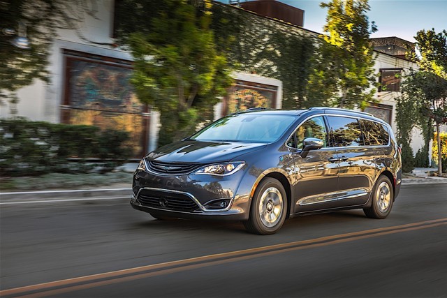 Chrysler Pacifica photo 43