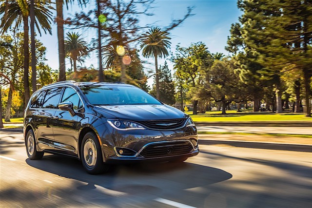 Chrysler Pacifica photo 44