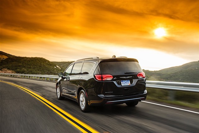 Chrysler Pacifica photo 49