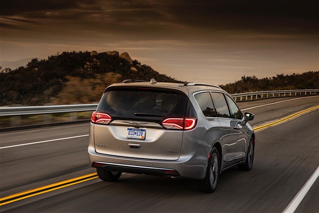 Chrysler Pacifica photo 50