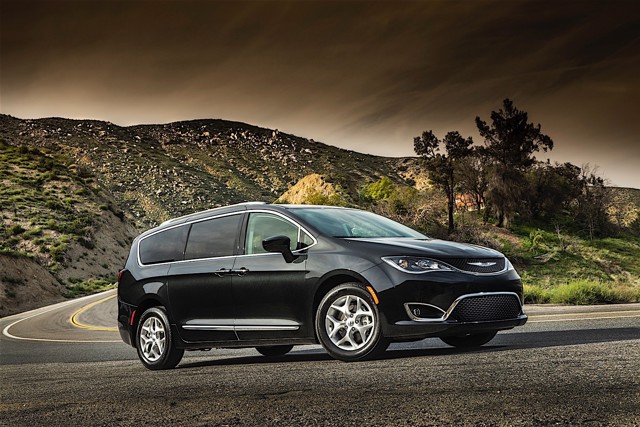 Chrysler Pacifica photo 51