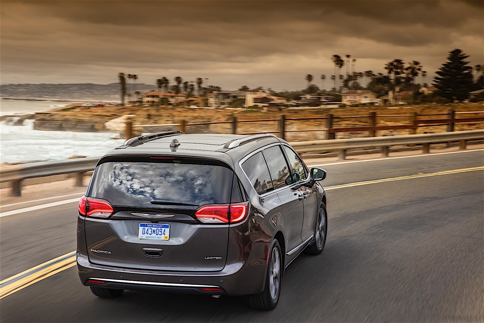 Chrysler Pacifica photo 53