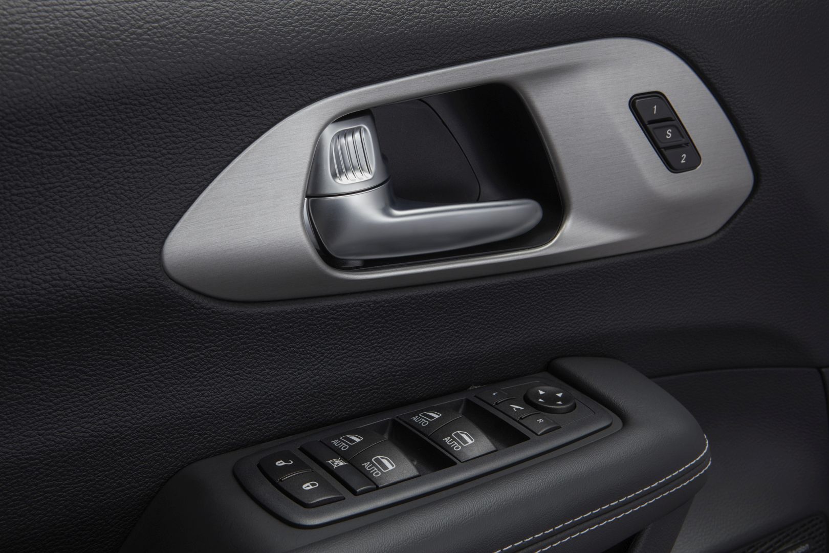 Chrysler Pacifica photo 129