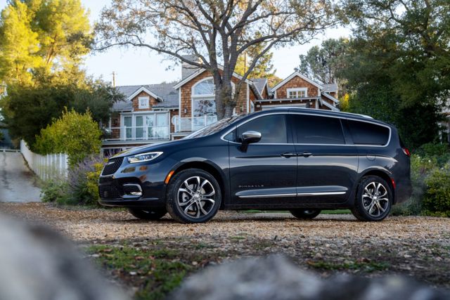 Chrysler Pacifica photo 60