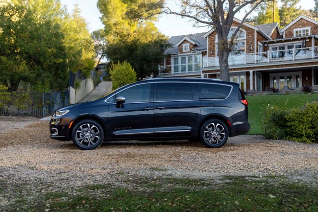 Chrysler Pacifica photo 61