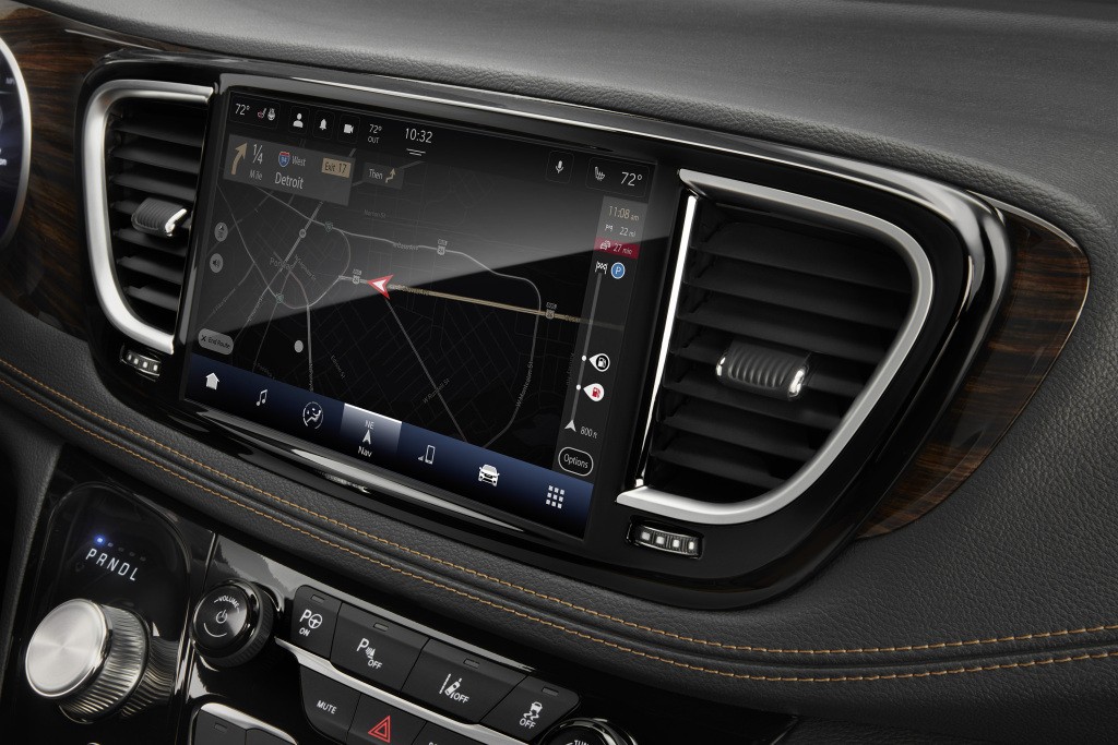 Chrysler Pacifica photo 82