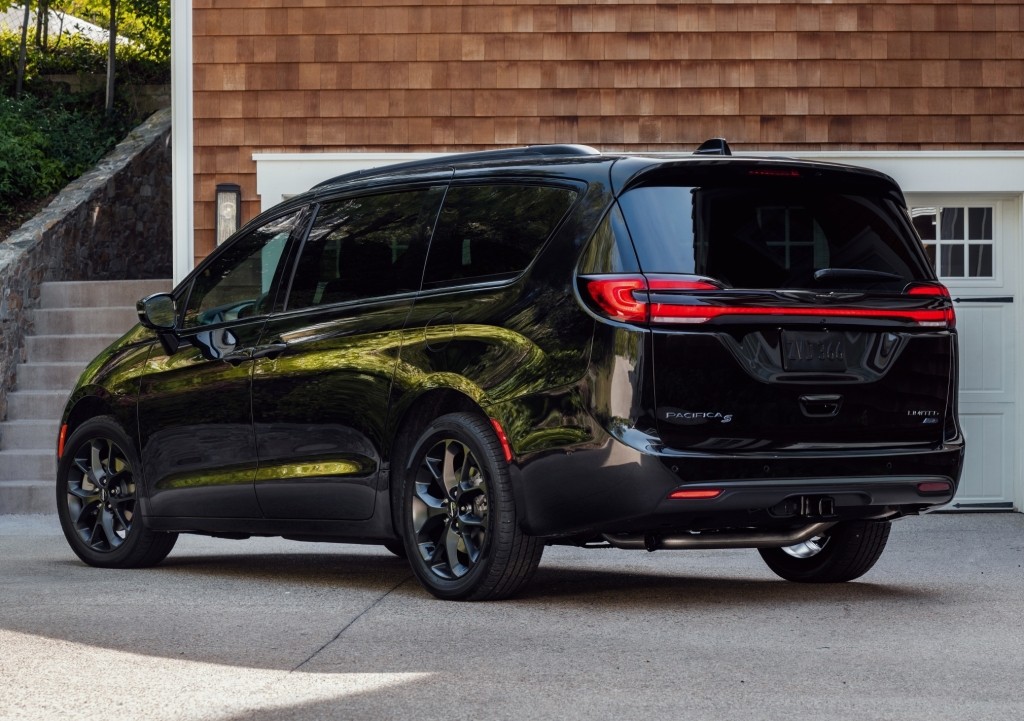 Chrysler Pacifica photo 9