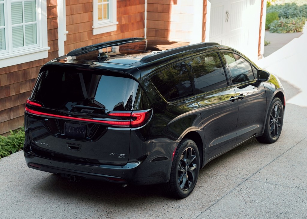 Chrysler Pacifica photo 13