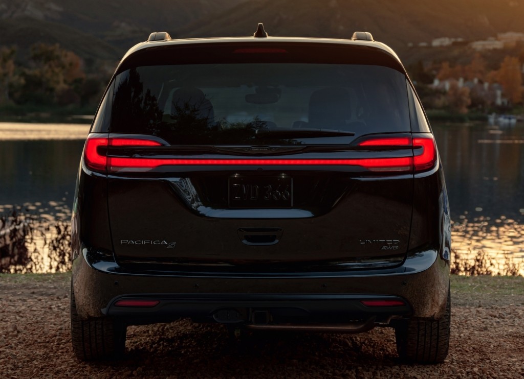 Chrysler Pacifica photo 17