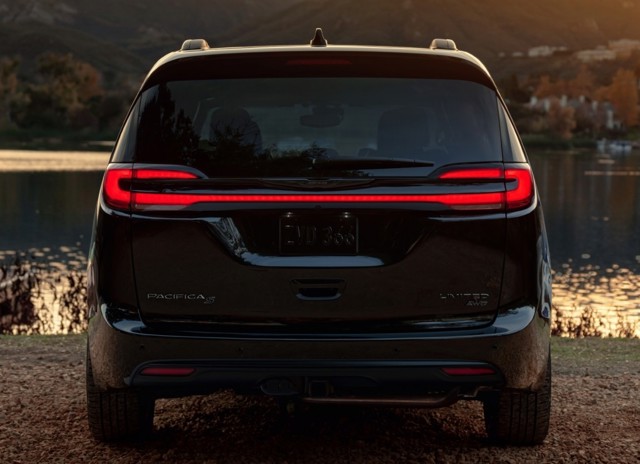 Chrysler Pacifica photo 17