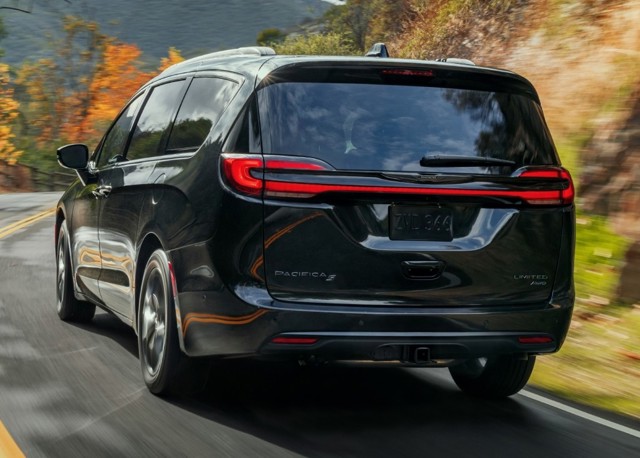 Chrysler Pacifica photo 20