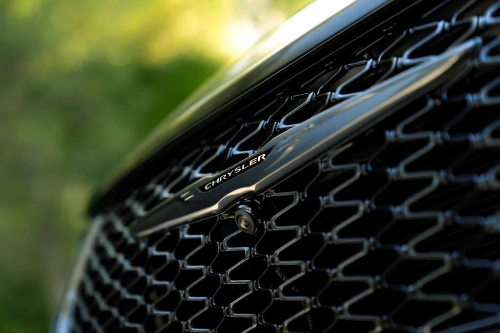 Chrysler Pacifica photo 23