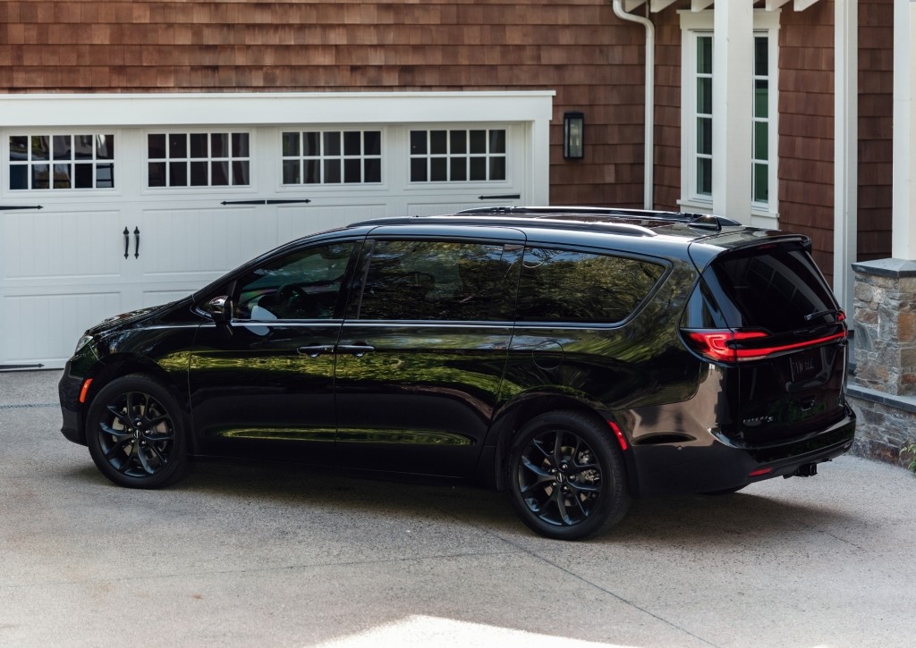 Chrysler Pacifica photo 24