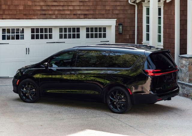 Chrysler Pacifica photo 24