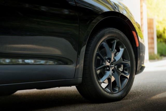 Chrysler Pacifica photo 26
