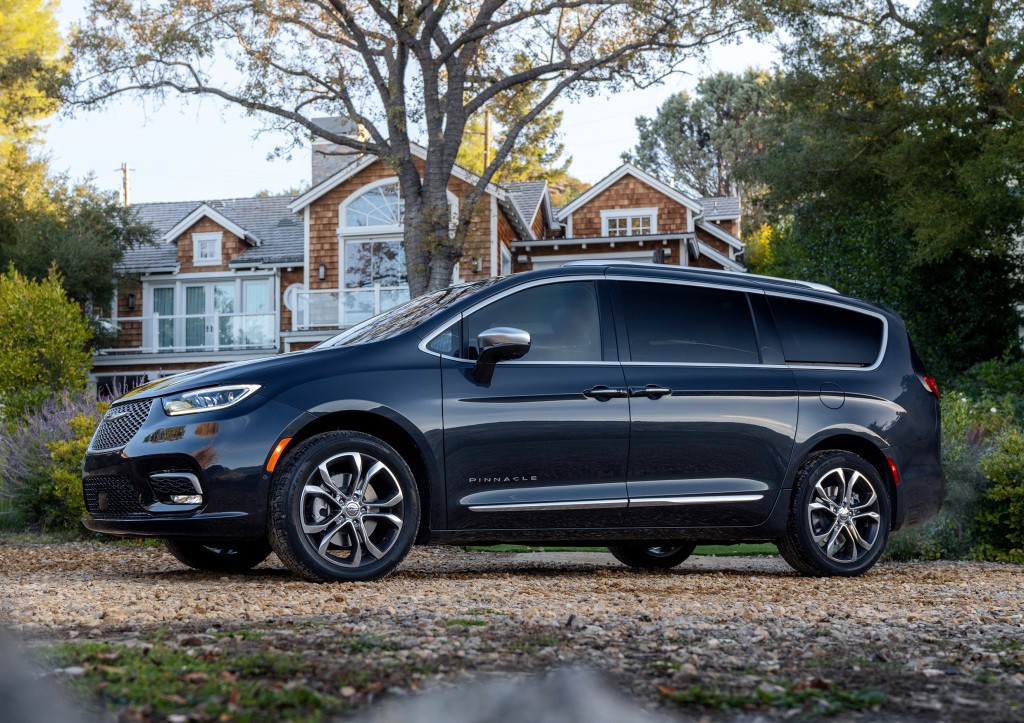 Chrysler Pacifica photo 32