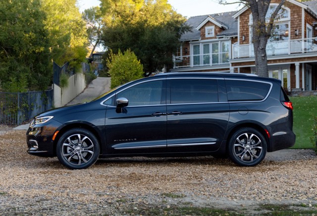Chrysler Pacifica photo 33