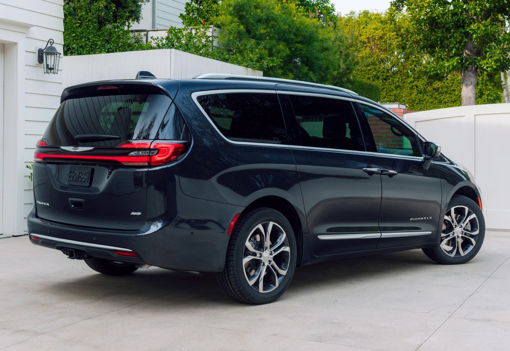Chrysler Pacifica photo 36
