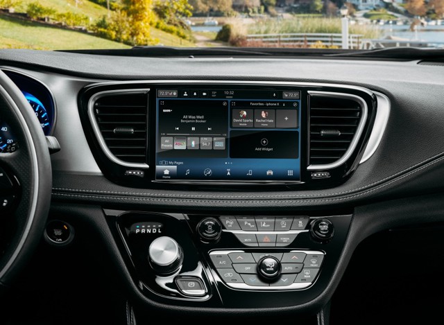 Chrysler Pacifica photo 85