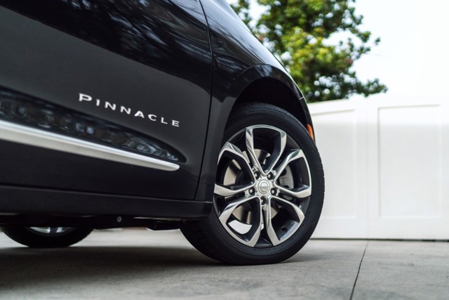 Chrysler Pacifica photo 43