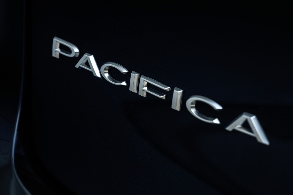 Chrysler Pacifica photo 56
