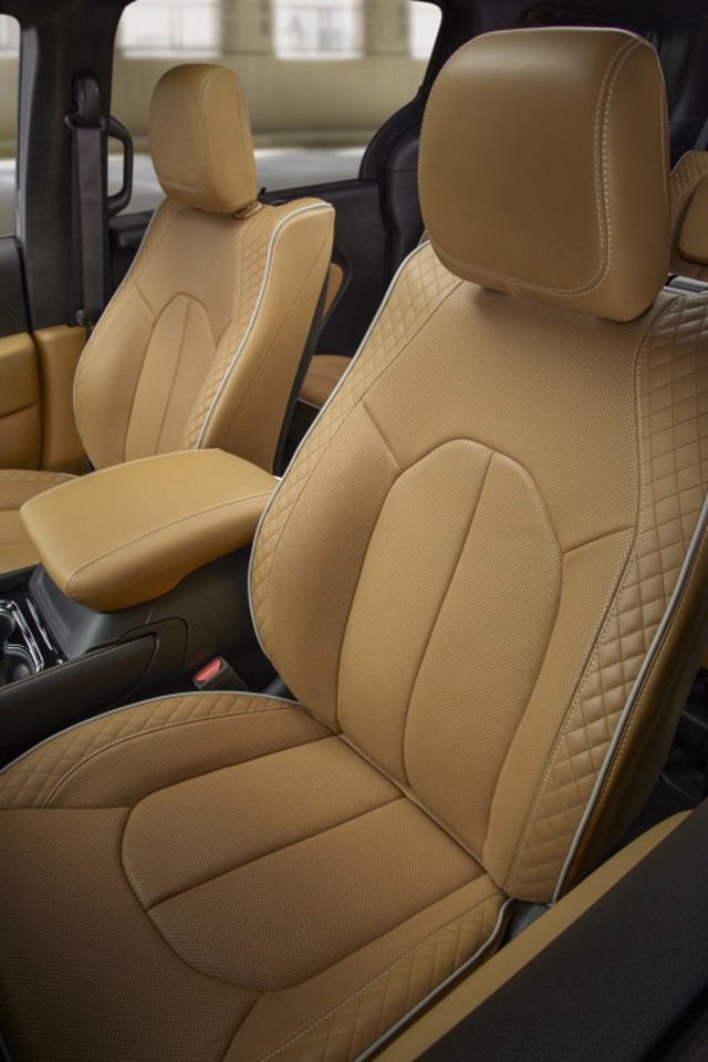 Chrysler Pacifica photo 88