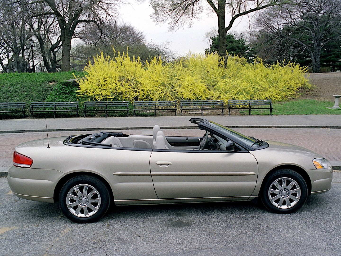 Chrysler Sebring Convertible photo 7