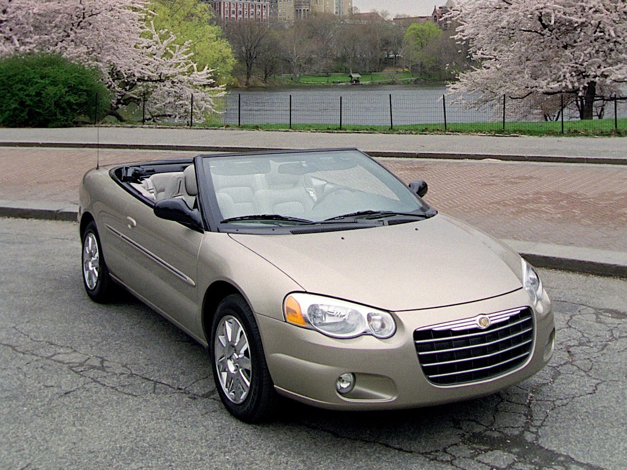 Chrysler Sebring Convertible photo 15