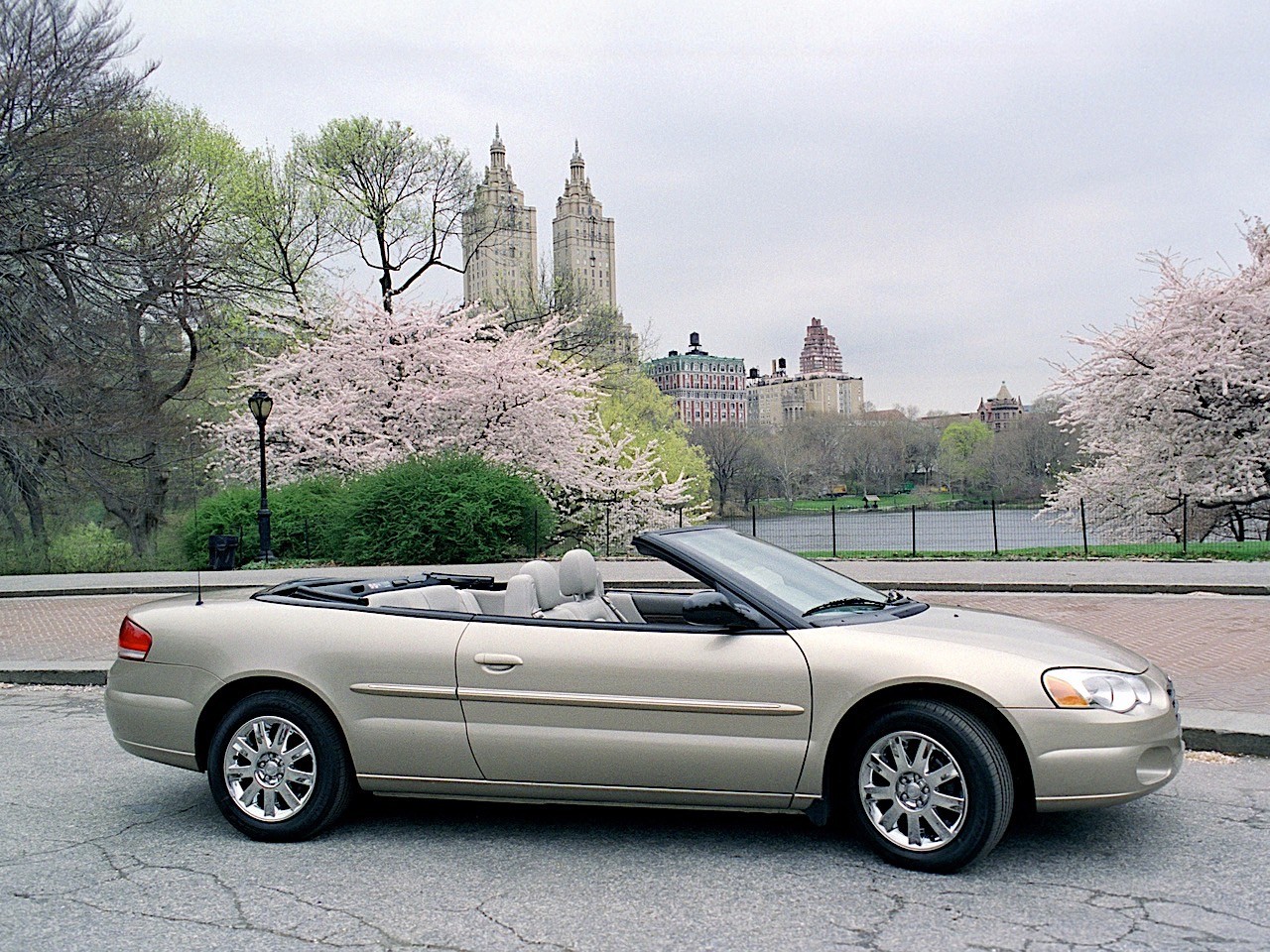 Chrysler Sebring Convertible photo 19