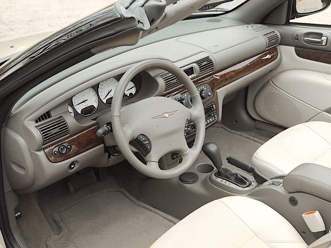 Chrysler Sebring Convertible photo 21