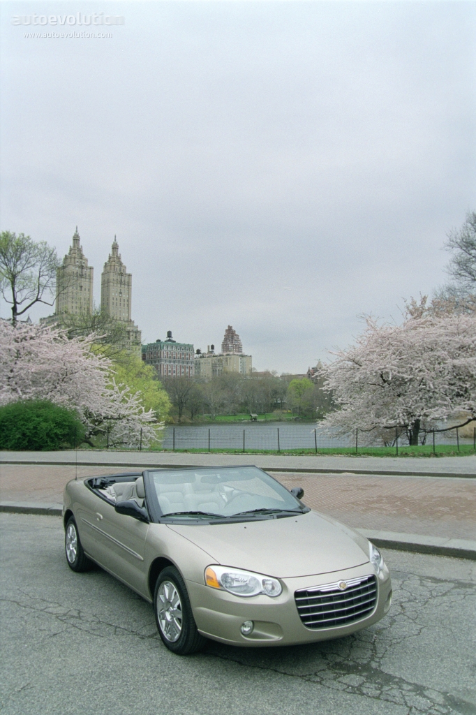 Chrysler Sebring Convertible photo 2