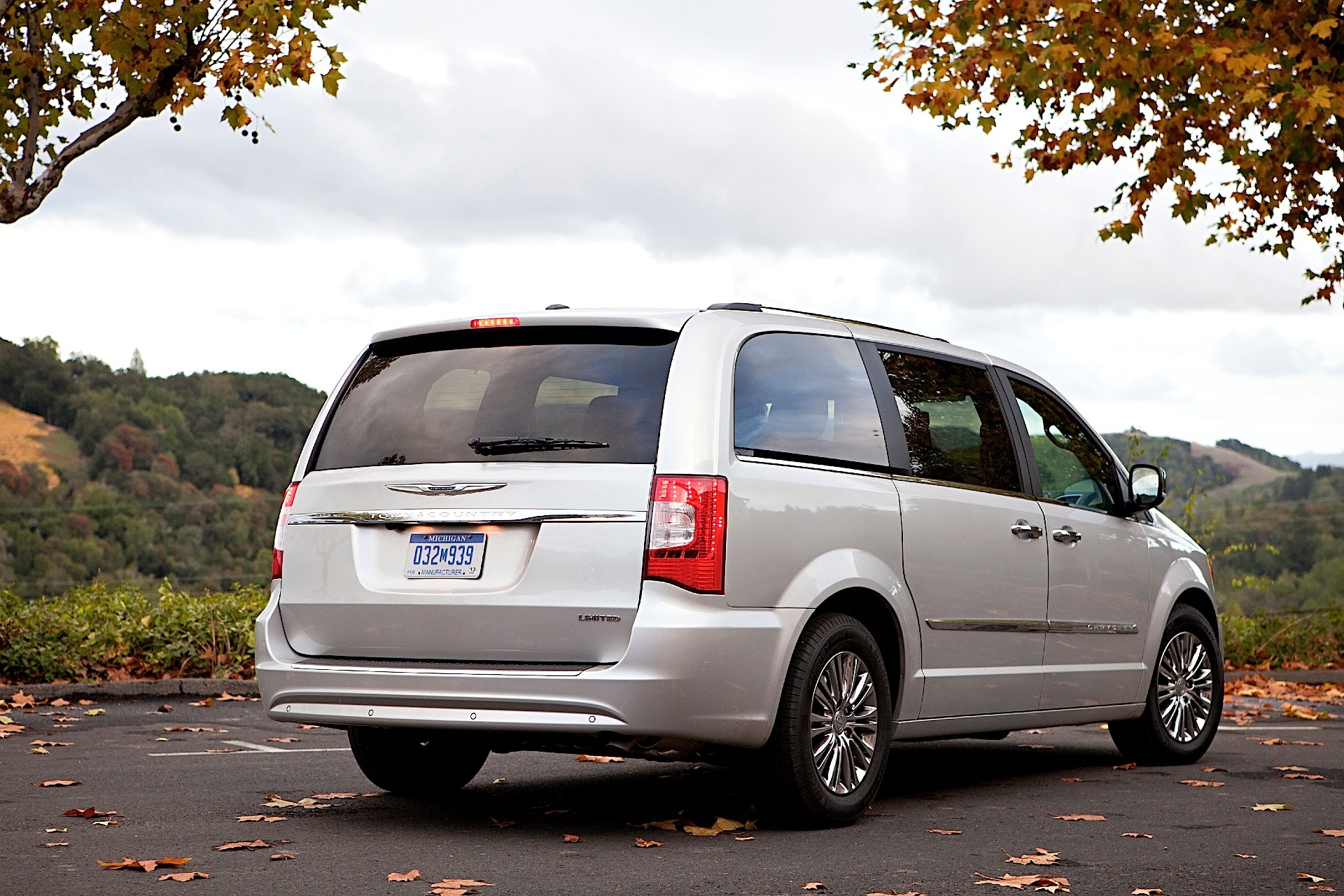 Chrysler Town &Amp; Country photo 4
