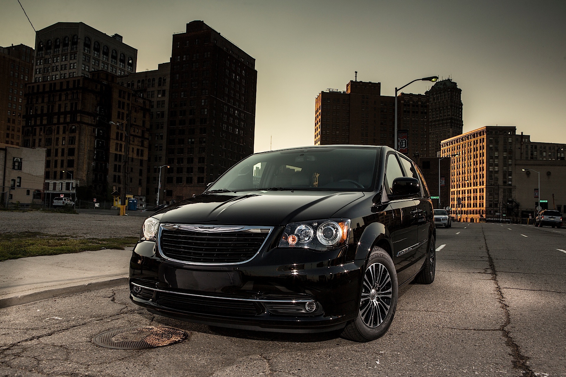 Chrysler Town &Amp; Country photo 7