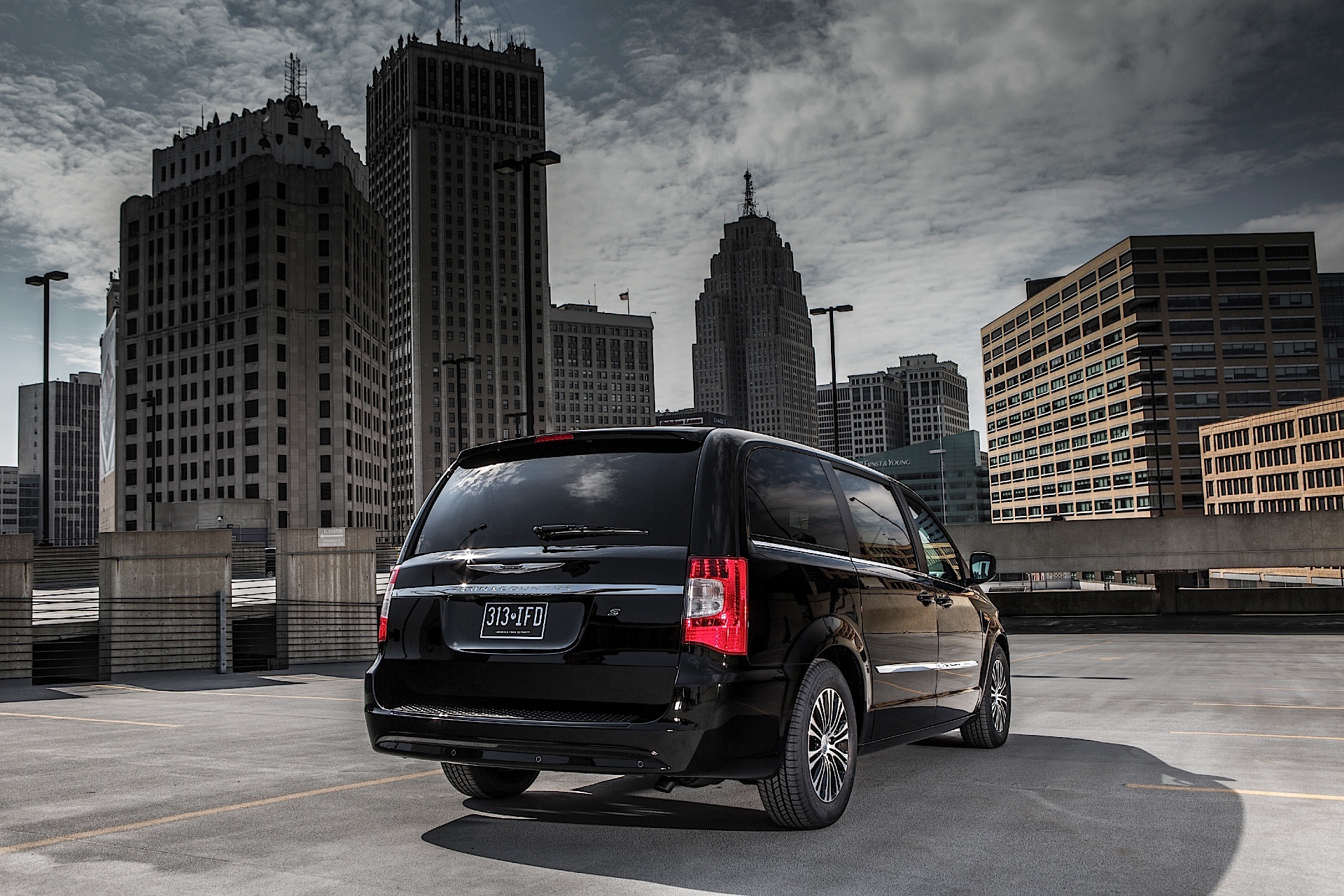 Chrysler Town &Amp; Country photo 8