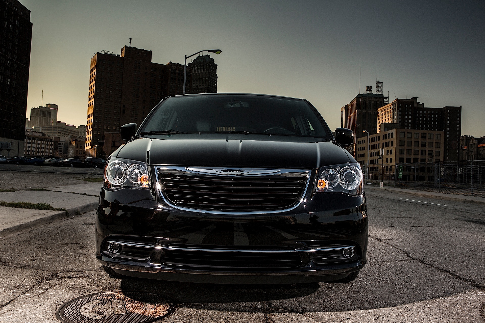 Chrysler Town &Amp; Country photo 9