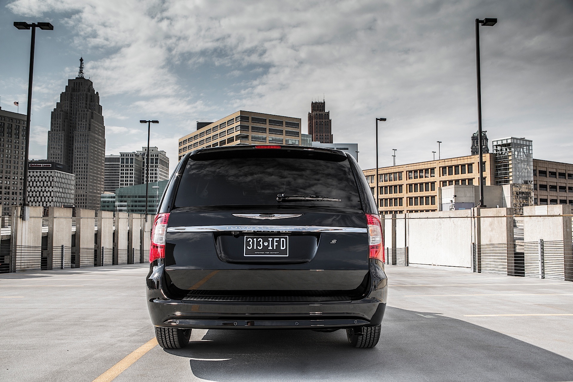 Chrysler Town &Amp; Country photo 12