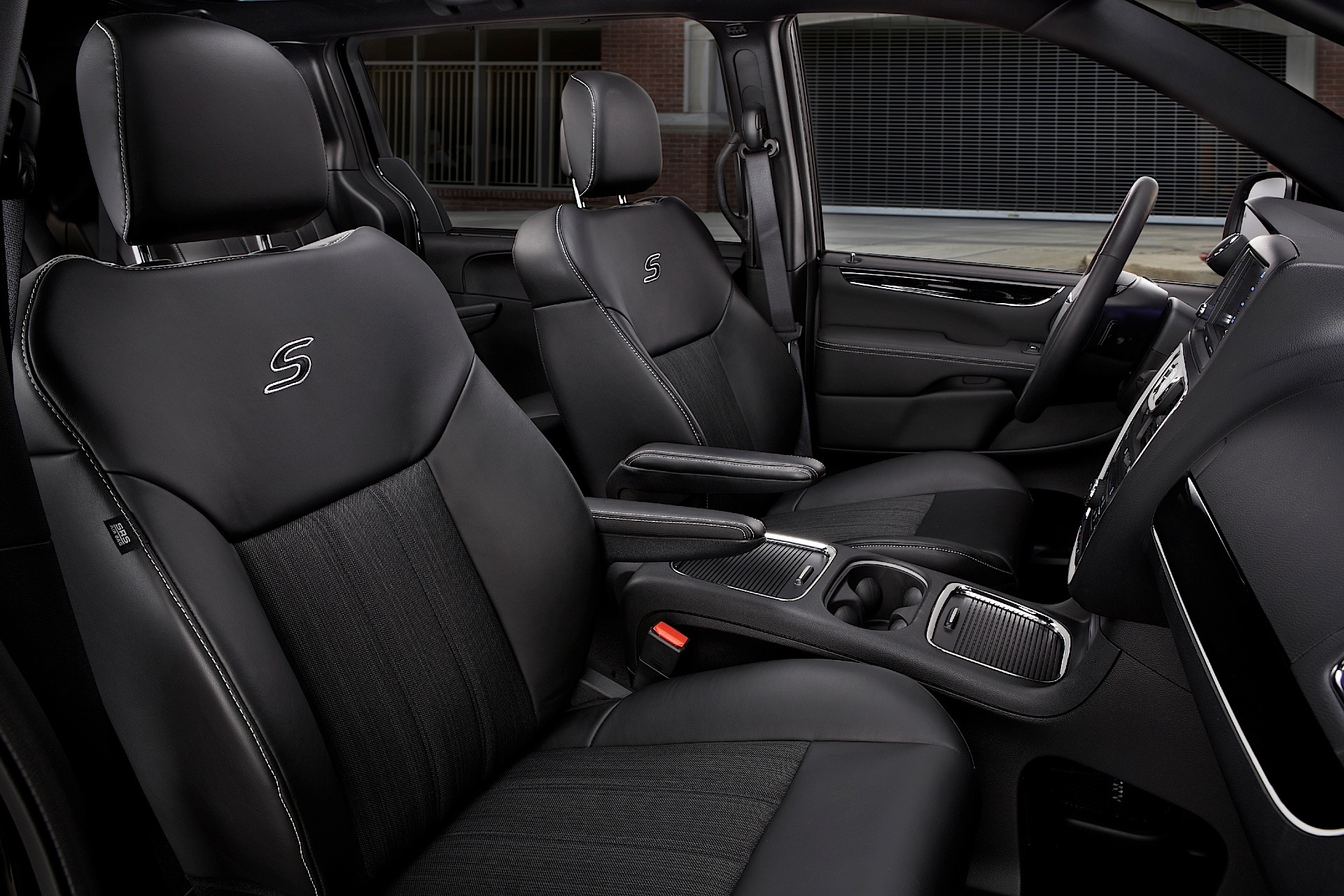 Chrysler Town &Amp; Country photo 33