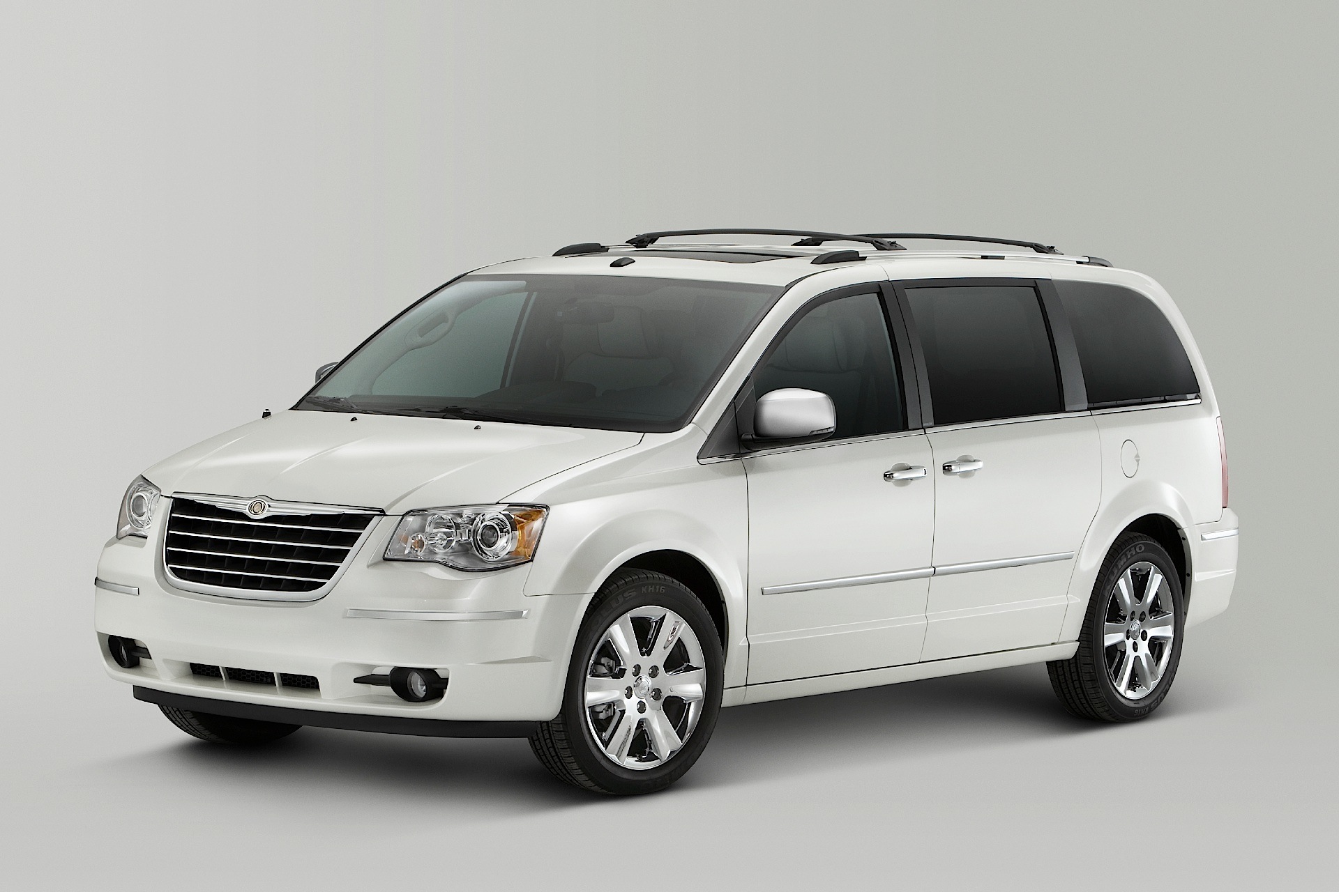 Chrysler Town &Amp; Country photo 25