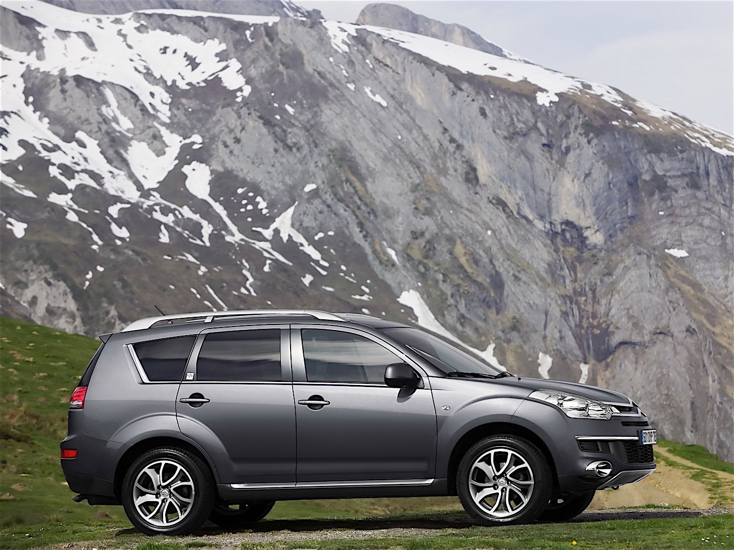 Citroen C-Crosser photo 17