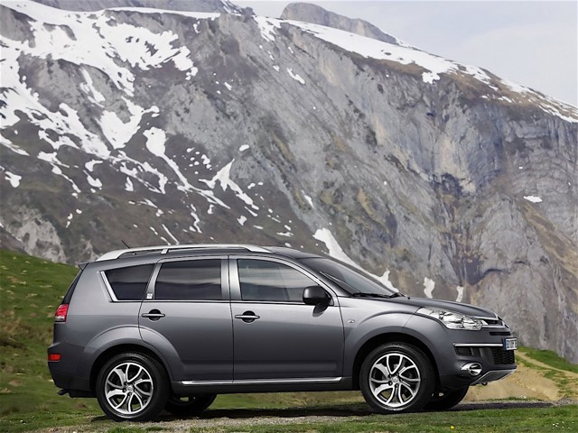 Citroen C-Crosser photo 17