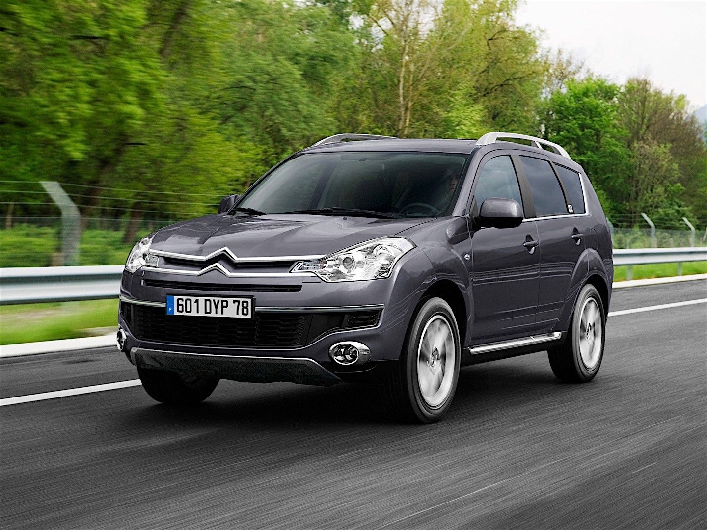 Citroen C-Crosser photo 19