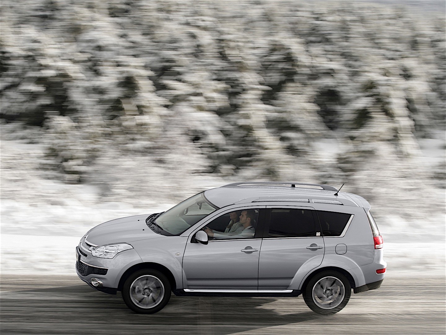 Citroen C-Crosser photo 28