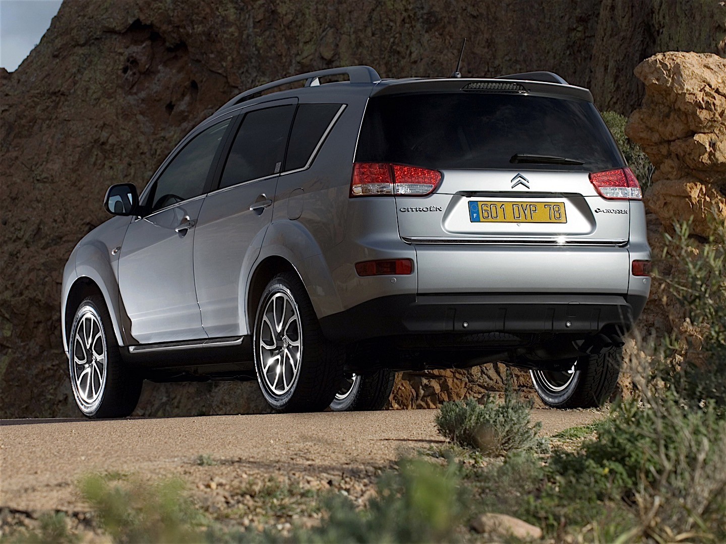 Citroen C-Crosser photo 29