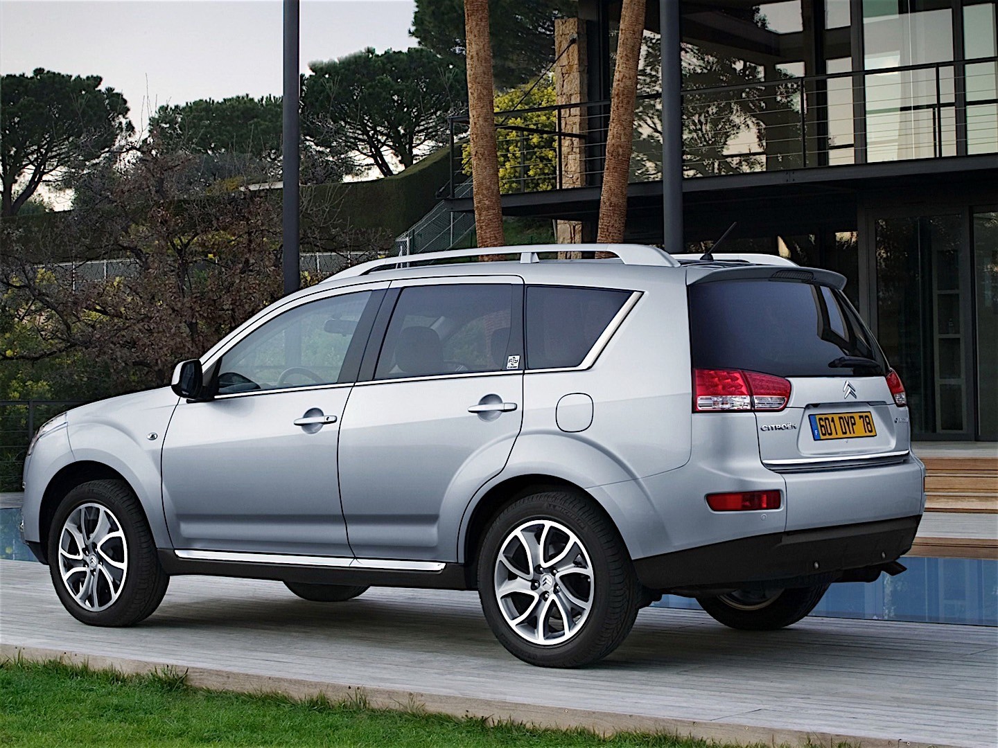 Citroen C-Crosser photo 30