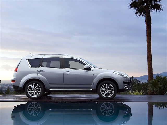 Citroen C-Crosser photo 31