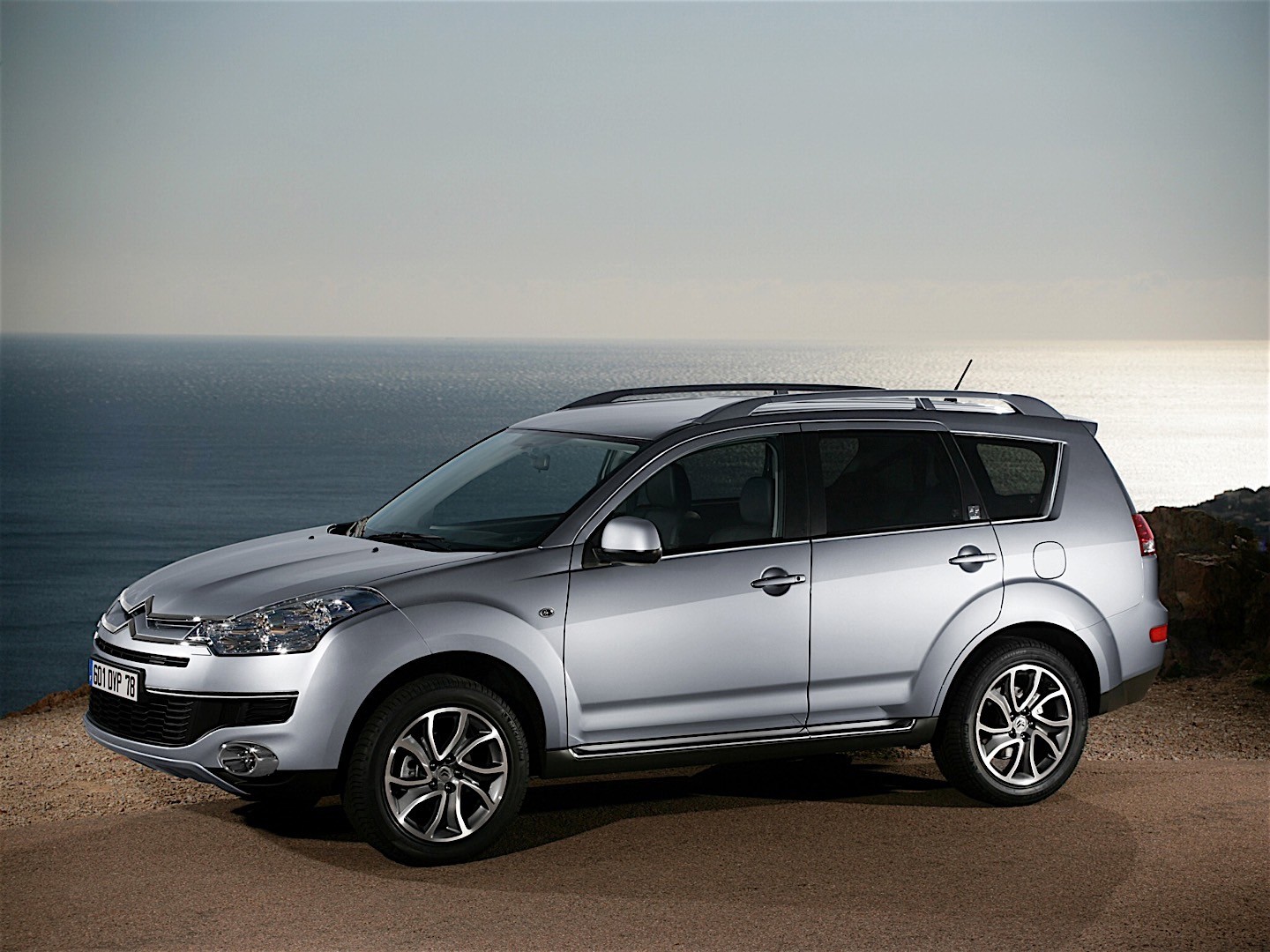 Citroen C-Crosser photo 37
