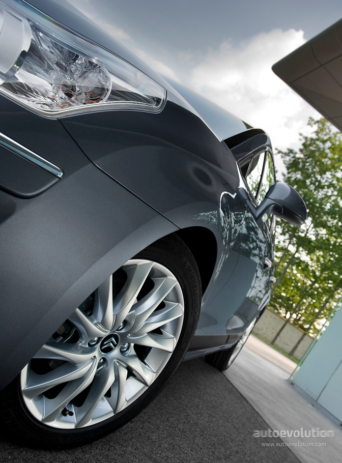 Citroen C4 Hatchback photo 9