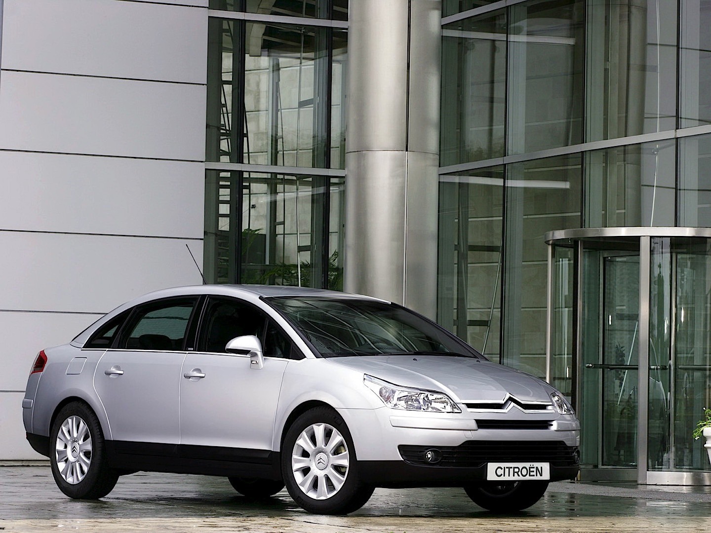 Citroen C4 Sedan photo 3