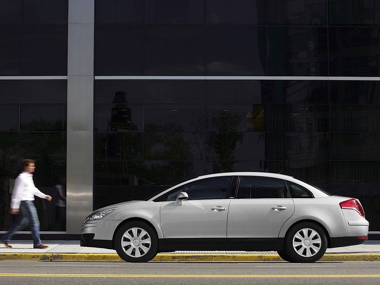 Citroen C4 Sedan photo 4