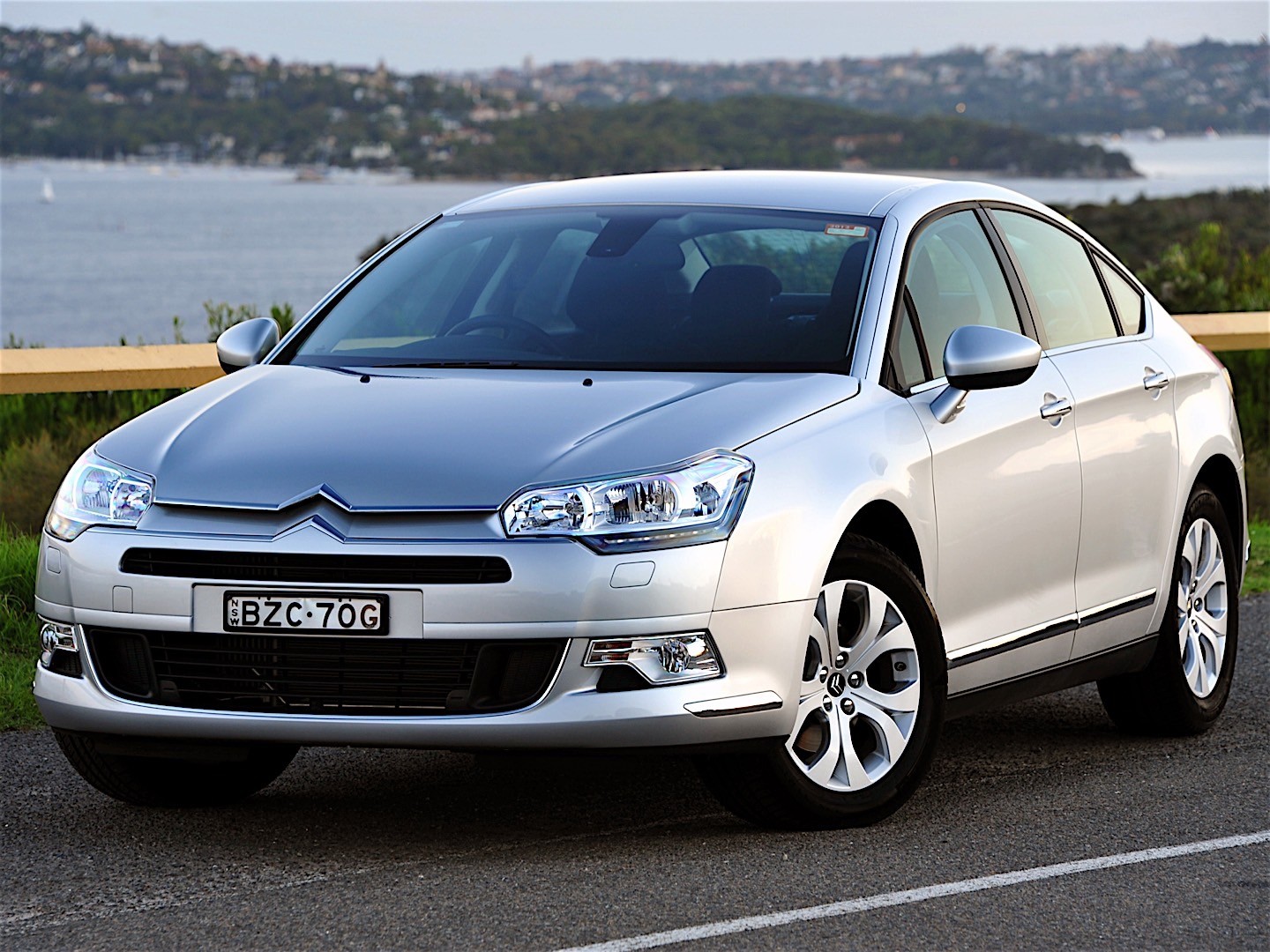 Citroen C5 Sedan photo 2